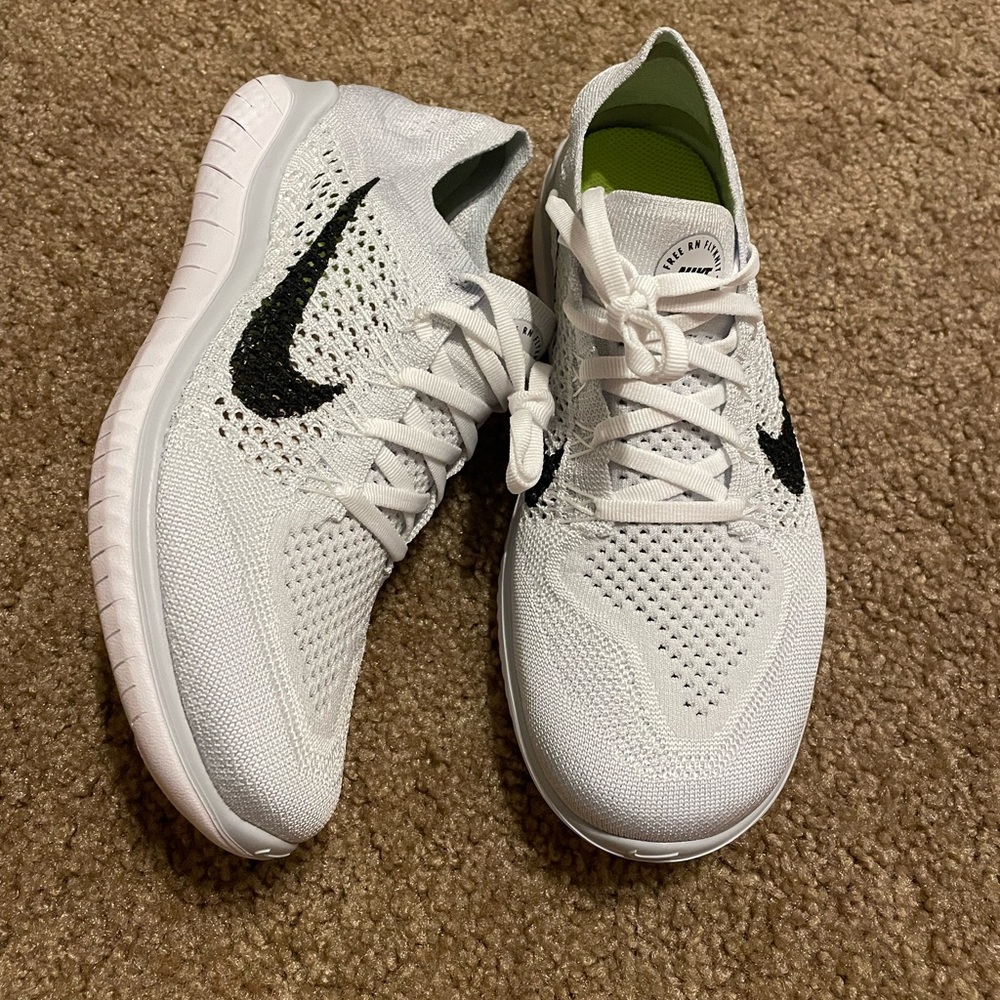 NWOT - Nike Free RN Flyknits